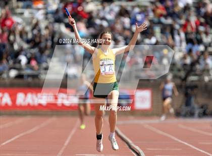 Thumbnail 2 in Penn Relays (4 X 400 Meter) photogallery.