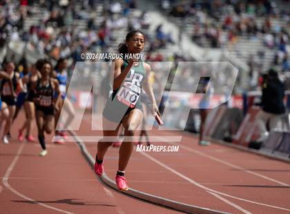 Thumbnail 3 in Penn Relays (4 X 400 Meter) photogallery.
