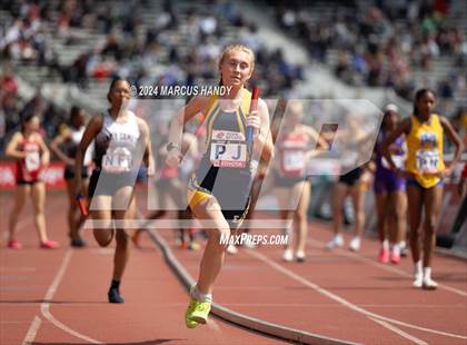 Thumbnail 2 in Penn Relays (4 X 400 Meter) photogallery.