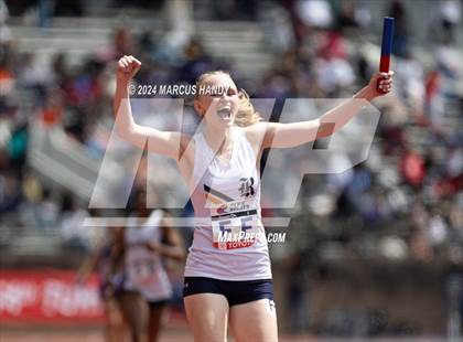 Thumbnail 2 in Penn Relays (4 X 400 Meter) photogallery.