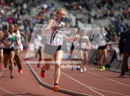 Thumbnail 3 in Penn Relays (4 X 400 Meter) photogallery.
