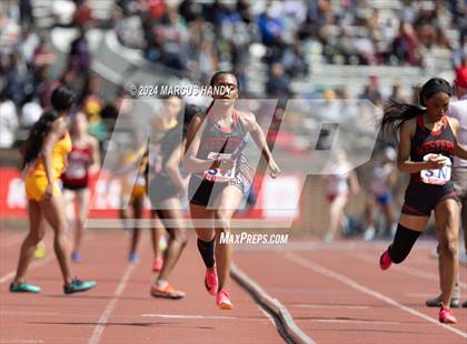 Thumbnail 2 in Penn Relays (4 X 400 Meter) photogallery.
