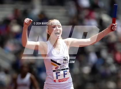 Thumbnail 3 in Penn Relays (4 X 400 Meter) photogallery.