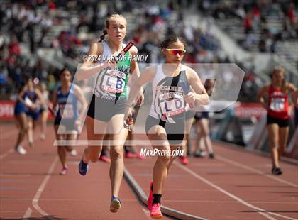 Thumbnail 3 in Penn Relays (4 X 400 Meter) photogallery.