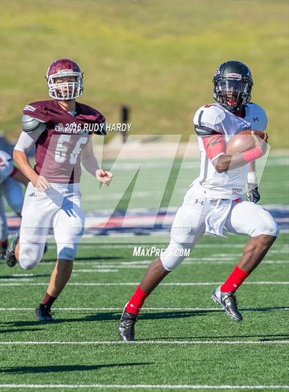 Thumbnail 2 in Langham Creek vs. Cinco Ranch (UIL 6A Area Playoff) photogallery.