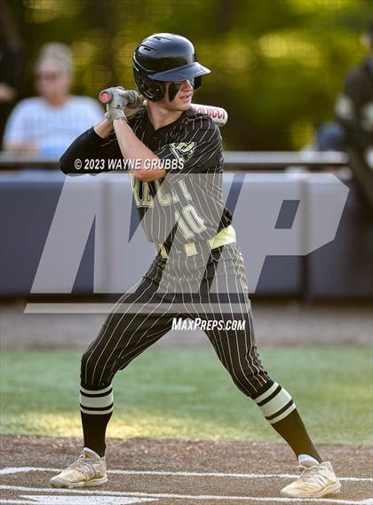 Thumbnail 2 in Ore City vs. Harleton (UIL 2A Area Playoff) photogallery.
