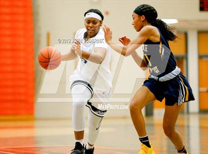 Thumbnail 3 in Norview vs Riverdale Baptist (StatVa Girls Basketball Classic) photogallery.