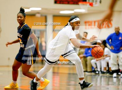 Thumbnail 1 in Norview vs Riverdale Baptist (StatVa Girls Basketball Classic) photogallery.
