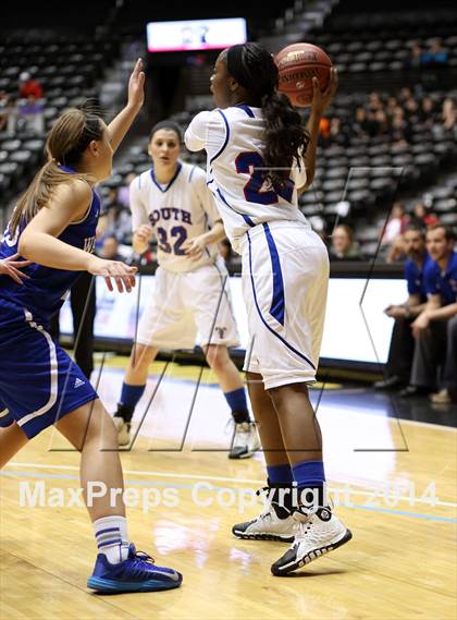 Thumbnail 3 in South vs. Washburn Rural (KSHSAA 6A Playoff) photogallery.