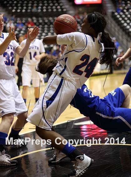 Thumbnail 1 in South vs. Washburn Rural (KSHSAA 6A Playoff) photogallery.
