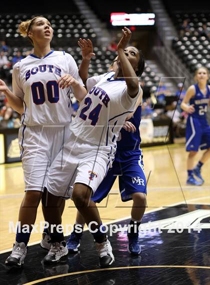 Thumbnail 2 in South vs. Washburn Rural (KSHSAA 6A Playoff) photogallery.