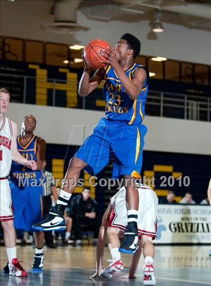 Thumbnail 2 in Garey vs. Glendora (MLK I Have A Dream Classic) photogallery.