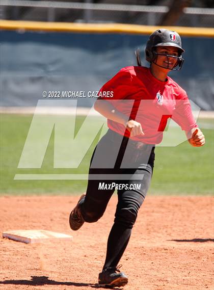 Thumbnail 2 in Highland vs. 'Iolani (Hamilton Softball Invitational) photogallery.