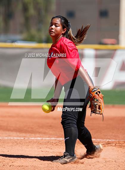 Thumbnail 3 in Highland vs. 'Iolani (Hamilton Softball Invitational) photogallery.