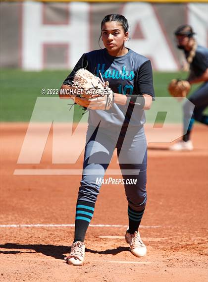 Thumbnail 2 in Highland vs. 'Iolani (Hamilton Softball Invitational) photogallery.