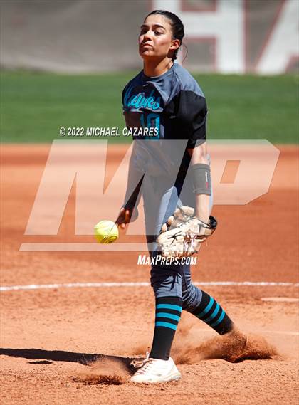 Thumbnail 1 in Highland vs. 'Iolani (Hamilton Softball Invitational) photogallery.