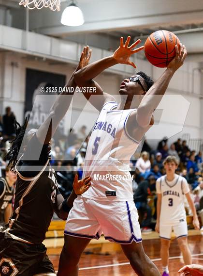 Thumbnail 1 in Landon vs. Gonzaga (Capital Hoops Mayhem on Military) photogallery.