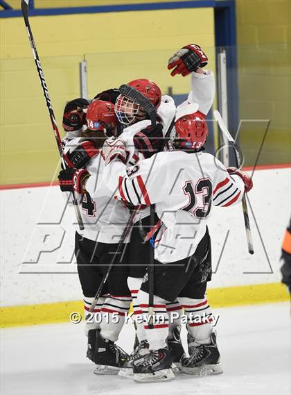 Thumbnail 2 in St. Joseph vs. Greenwich (FCIAC Semifinal) photogallery.