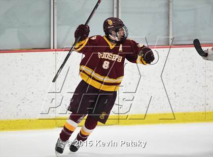 Thumbnail 3 in St. Joseph vs. Greenwich (FCIAC Semifinal) photogallery.