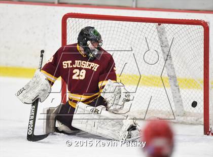 Thumbnail 2 in St. Joseph vs. Greenwich (FCIAC Semifinal) photogallery.