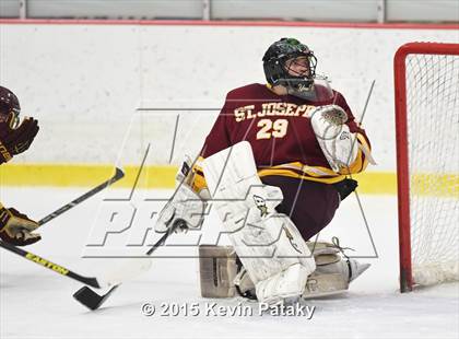 Thumbnail 3 in St. Joseph vs. Greenwich (FCIAC Semifinal) photogallery.