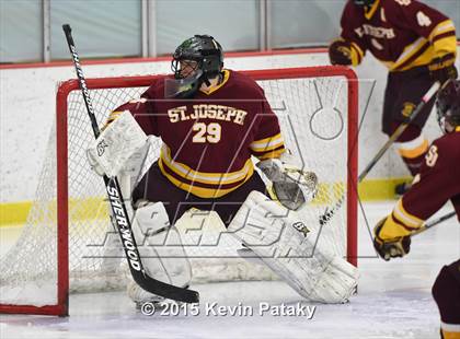 Thumbnail 3 in St. Joseph vs. Greenwich (FCIAC Semifinal) photogallery.