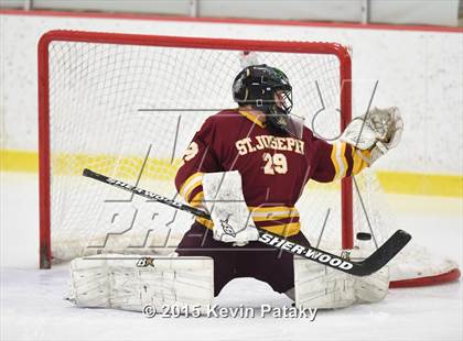 Thumbnail 3 in St. Joseph vs. Greenwich (FCIAC Semifinal) photogallery.