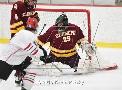 Thumbnail 2 in St. Joseph vs. Greenwich (FCIAC Semifinal) photogallery.