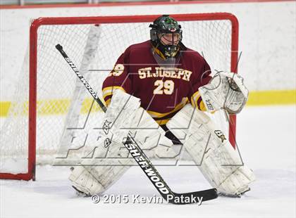 Thumbnail 3 in St. Joseph vs. Greenwich (FCIAC Semifinal) photogallery.