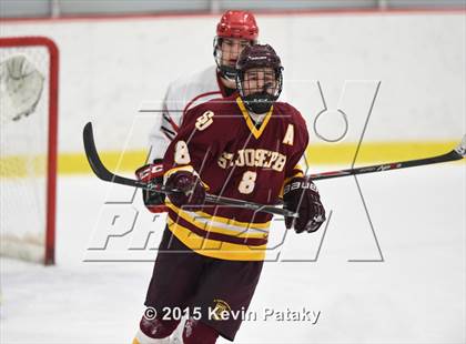 Thumbnail 2 in St. Joseph vs. Greenwich (FCIAC Semifinal) photogallery.