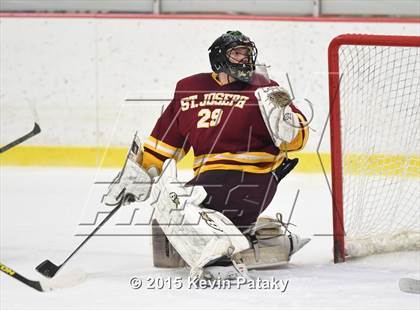 Thumbnail 2 in St. Joseph vs. Greenwich (FCIAC Semifinal) photogallery.