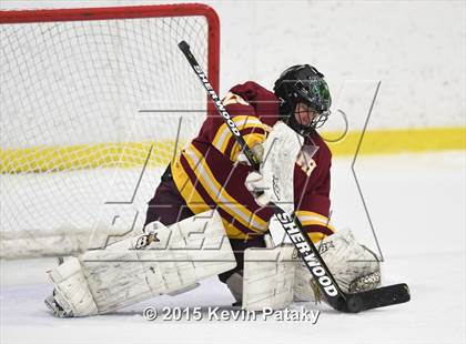 Thumbnail 3 in St. Joseph vs. Greenwich (FCIAC Semifinal) photogallery.