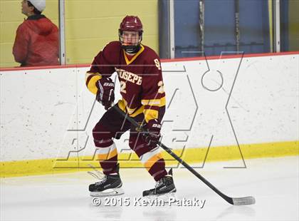 Thumbnail 2 in St. Joseph vs. Greenwich (FCIAC Semifinal) photogallery.