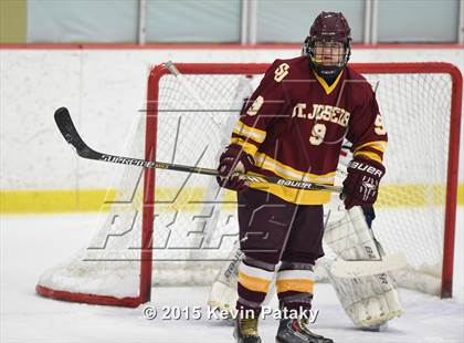Thumbnail 3 in St. Joseph vs. Greenwich (FCIAC Semifinal) photogallery.