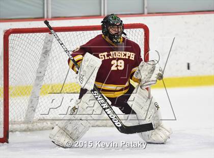 Thumbnail 2 in St. Joseph vs. Greenwich (FCIAC Semifinal) photogallery.