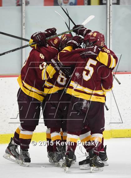 Thumbnail 2 in St. Joseph vs. Greenwich (FCIAC Semifinal) photogallery.