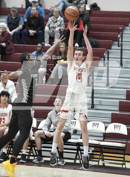 Thumbnail 3 in Mount Si vs. Pebblebrook (Rancho Mirage Holiday Invitational) photogallery.