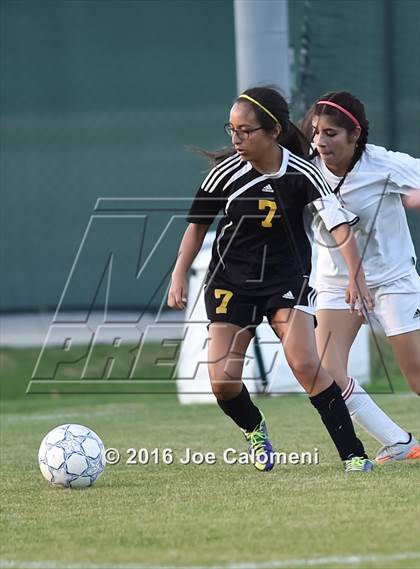 Thumbnail 2 in Lee [Robert E.] vs East Central (BAC West) photogallery.