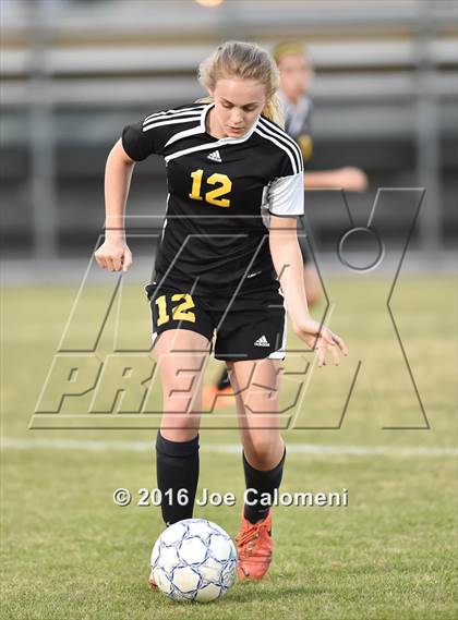Thumbnail 3 in Lee [Robert E.] vs East Central (BAC West) photogallery.