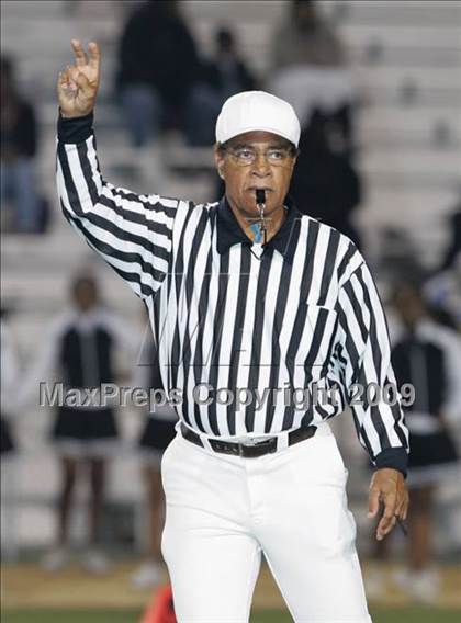 Thumbnail 3 in Fulton vs. View Park (CIF LA City Section 8-Man Final) photogallery.