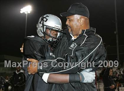Thumbnail 2 in Fulton vs. View Park (CIF LA City Section 8-Man Final) photogallery.
