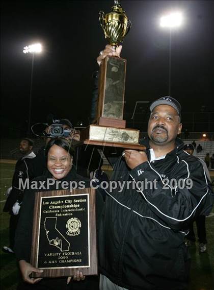 Thumbnail 2 in Fulton vs. View Park (CIF LA City Section 8-Man Final) photogallery.