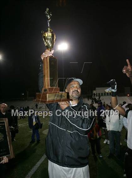 Thumbnail 2 in Fulton vs. View Park (CIF LA City Section 8-Man Final) photogallery.