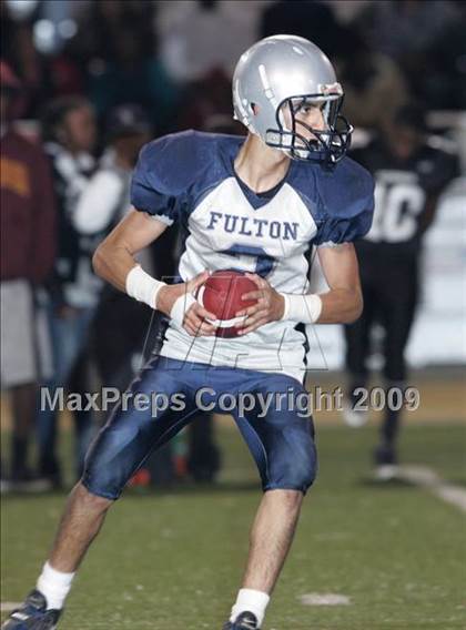 Thumbnail 2 in Fulton vs. View Park (CIF LA City Section 8-Man Final) photogallery.