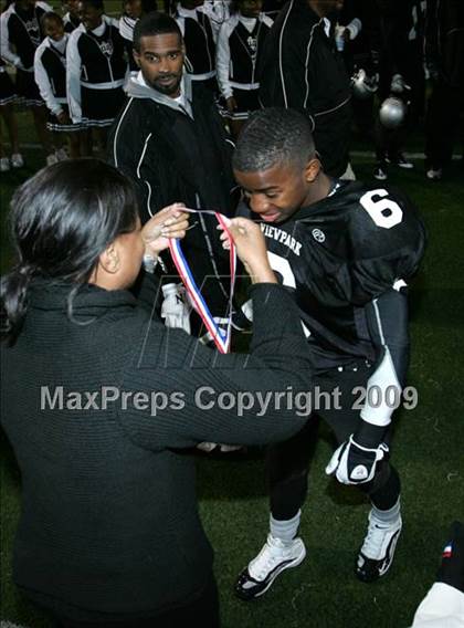 Thumbnail 2 in Fulton vs. View Park (CIF LA City Section 8-Man Final) photogallery.