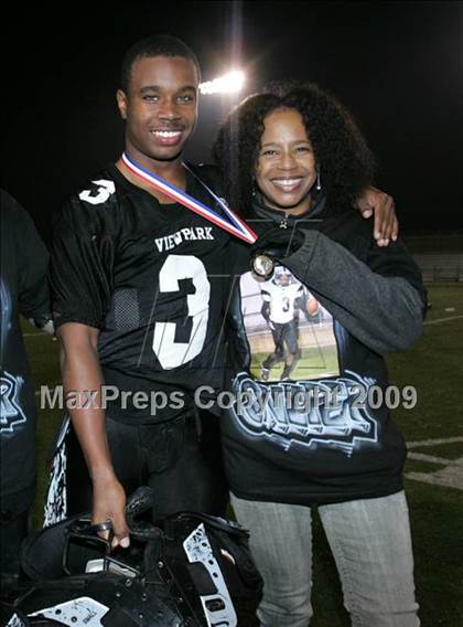 Thumbnail 2 in Fulton vs. View Park (CIF LA City Section 8-Man Final) photogallery.