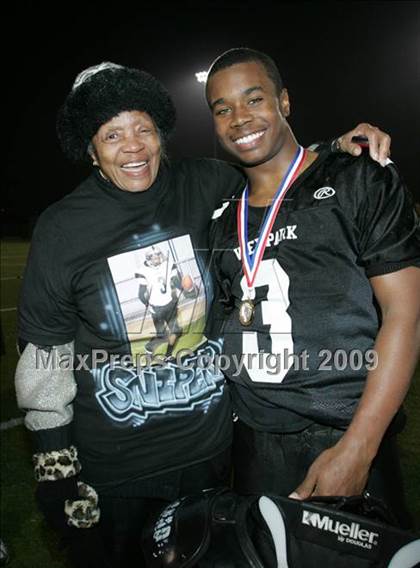 Thumbnail 2 in Fulton vs. View Park (CIF LA City Section 8-Man Final) photogallery.