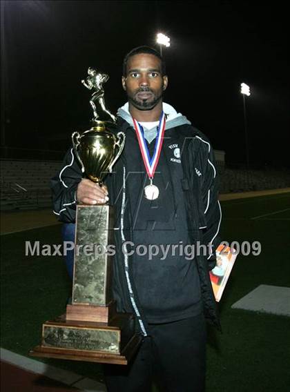 Thumbnail 2 in Fulton vs. View Park (CIF LA City Section 8-Man Final) photogallery.