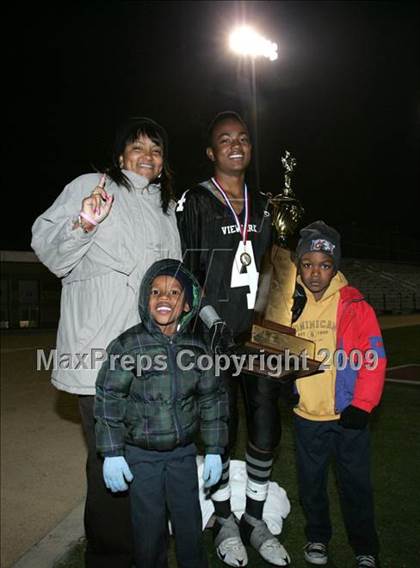 Thumbnail 2 in Fulton vs. View Park (CIF LA City Section 8-Man Final) photogallery.