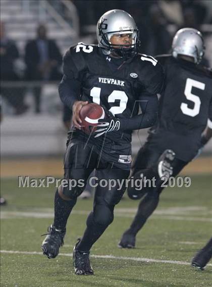 Thumbnail 2 in Fulton vs. View Park (CIF LA City Section 8-Man Final) photogallery.
